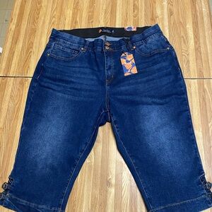 Indigo Poppy Tummy Control Denim Capri Pants Women’s Size 22 New with tags